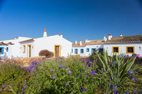 Casas da Capela do Monte, Country Houses in Barao de Sao Joao Casas da Capela do Monte, Country Houses in Barao de Sao Joao