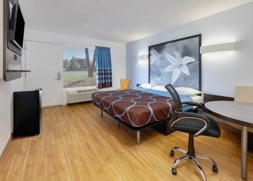 This photo about Super 8 by Wyndham Fort Smith shared on HyHotel.com