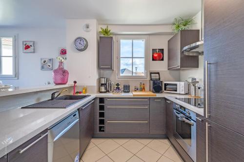 Kitchen, Gite La Villa Omagny Paris Marne-la-Vallee in Paris Kitchen, Gite La Villa Omagny Paris Marne-la-Vallee in Paris