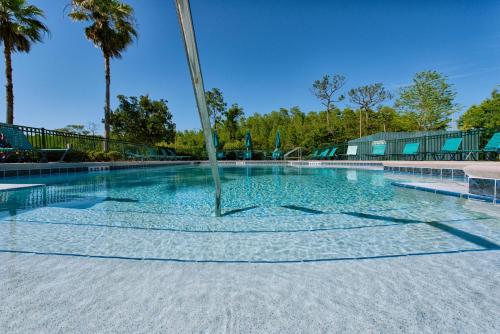 Venetian Bay Community pools spa basketball volleyball gym and more! - image 4