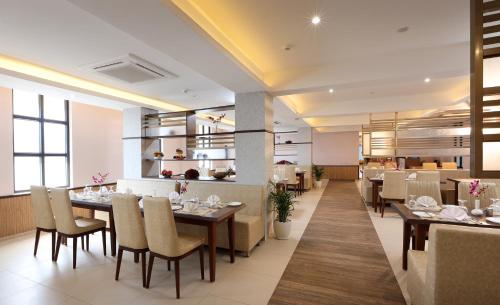 Restaurant, Flora Charishma Residency in Aluva Restaurant, Flora Charishma Residency in Aluva