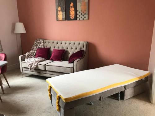Velvet Nest 5 min walk from train station in Leamington Spa Velvet Nest 5 min walk from train station in Leamington Spa