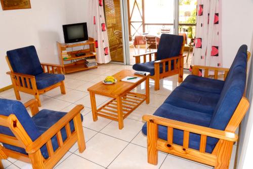 Apartment with 3 bedrooms in Blue Bay with wonderful sea view enclosed garden and WiFi 300 m from the beach in Pereybere