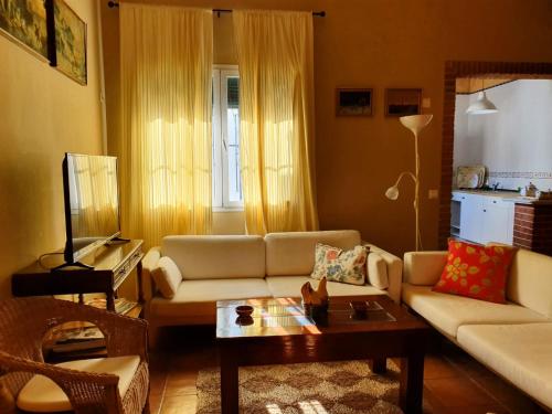 Hotel Vive la campiña Sevillana - Terraza y 3 Hab