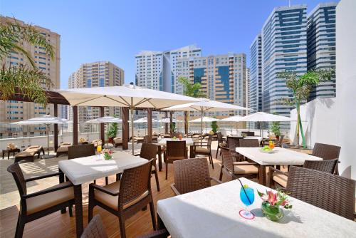 مطعم, فندق ورزيدنس جولدن ساندز (Golden Sands Hotel & Residences) in مركز مدينة الشارقة مطعم, فندق ورزيدنس جولدن ساندز (Golden Sands Hotel & Residences) in مركز مدينة الشارقة