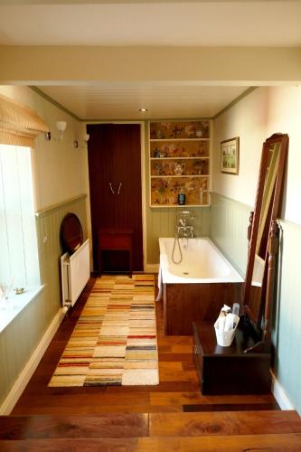 Crookedstone House in แอลเดอร์โกรฟ Crookedstone House in แอลเดอร์โกรฟ