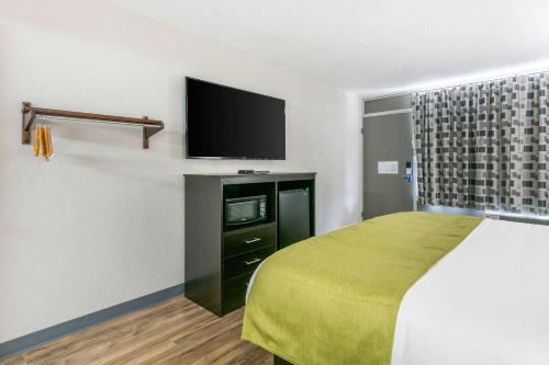 This photo about Rodeway Inn shared on HyHotel.com