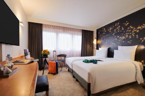 Mercure Paris La Defense in La Defense Mercure Paris La Defense in La Defense