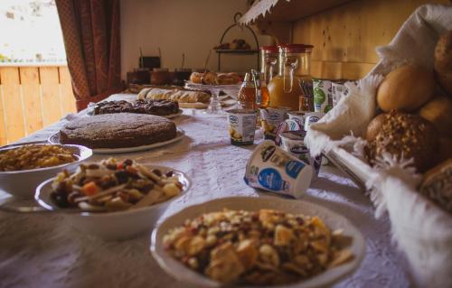 Food and beverages, Hotel Garni La Soldanella in Sant'Antonio di Mavignola Food and beverages, Hotel Garni La Soldanella in Sant'Antonio di Mavignola