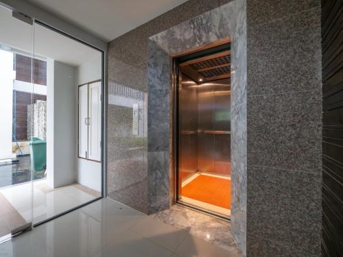 Naithon Beachfront Condominium in Naithon Naithon Beachfront Condominium in Naithon