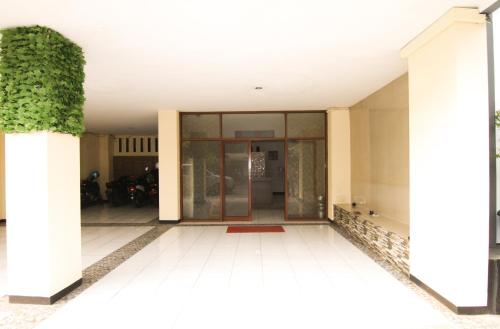 MP ホテル プルワカルタ バイ マイホーム ホスピタリティ (MP Hotel Purwakarta by MyHome Hospitality) in プルワカルタ MP ホテル プルワカルタ バイ マイホーム ホスピタリティ (MP Hotel Purwakarta by MyHome Hospitality) in プルワカルタ