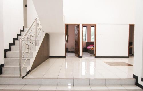 MP ホテル プルワカルタ バイ マイホーム ホスピタリティ (MP Hotel Purwakarta by MyHome Hospitality) in プルワカルタ MP ホテル プルワカルタ バイ マイホーム ホスピタリティ (MP Hotel Purwakarta by MyHome Hospitality) in プルワカルタ