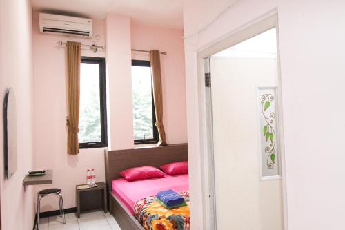 MP ホテル プルワカルタ バイ マイホーム ホスピタリティ (MP Hotel Purwakarta by MyHome Hospitality) in プルワカルタ MP ホテル プルワカルタ バイ マイホーム ホスピタリティ (MP Hotel Purwakarta by MyHome Hospitality) in プルワカルタ