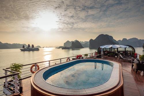 View, Orchid Premium Cruise in Tuan Chau Island View, Orchid Premium Cruise in Tuan Chau Island