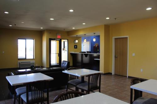Vestíbulo, Home Gate Inn & Suites in Southaven Vestíbulo, Home Gate Inn & Suites in Southaven