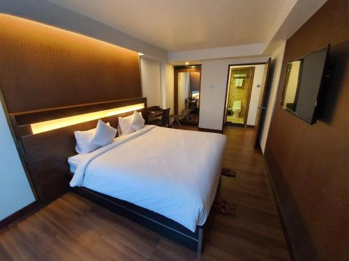 Hotel Clover Suites Royal Lake