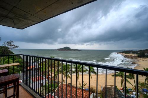 Terrazzo/balcone, Mira Bai Xep - The Hidden Jewel in Bai Dai Beach Terrazzo/balcone, Mira Bai Xep - The Hidden Jewel in Bai Dai Beach