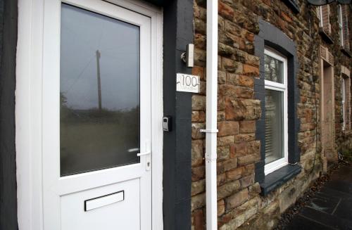 Entree, 3 Beds - Parking - Near Morriston Hospital in Morriston Entree, 3 Beds - Parking - Near Morriston Hospital in Morriston