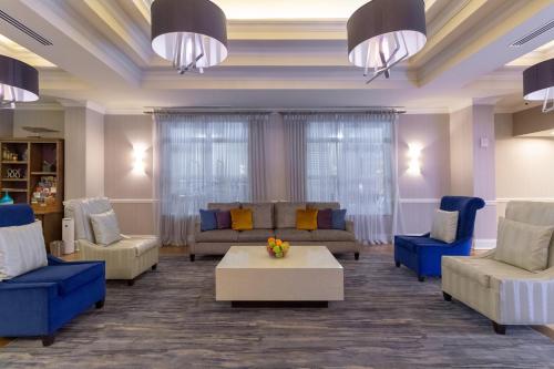 Vestíbulo, Holiday Inn Express Savannah - Historic District By IHG in Savannah City Center Vestíbulo, Holiday Inn Express Savannah - Historic District By IHG in Savannah City Center