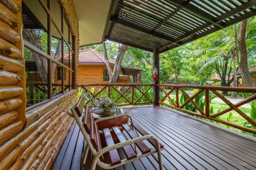 Balcony/terrace, Regent – Chalet, Hua Hin in Cha Am Beachfront Balcony/terrace, Regent – Chalet, Hua Hin in Cha Am Beachfront