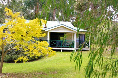 Bushy Lake Chalets Hotel