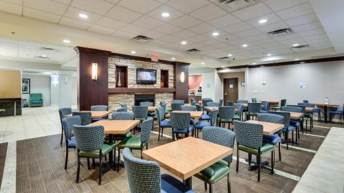 Essen und Erfrischungen, Holiday Inn Express Washington DC SW - Springfield By IHG in Springfield (VA) Essen und Erfrischungen, Holiday Inn Express Washington DC SW - Springfield By IHG in Springfield (VA)