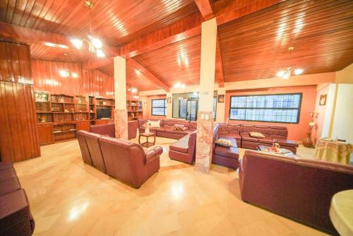 Shared lounge/TV area, Casa de Marmol in Riobamba Shared lounge/TV area, Casa de Marmol in Riobamba