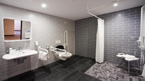 Kupaonica, Holiday Inn Express Saarbrucken in Saarbrucken Kupaonica, Holiday Inn Express Saarbrucken in Saarbrucken