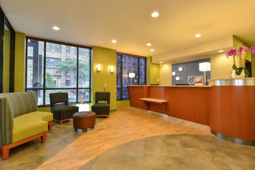Лобби, Holiday Inn Express Manhattan Midtown West By IHG in Мидтаун-Вест Лобби, Holiday Inn Express Manhattan Midtown West By IHG in Мидтаун-Вест