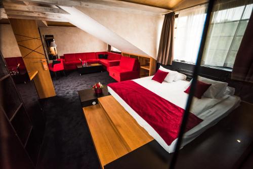 拉维纳酒店 (Hotel Lavina) in 亚霍里纳 拉维纳酒店 (Hotel Lavina) in 亚霍里纳