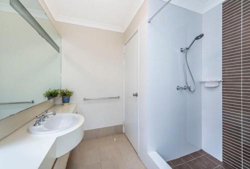 This photo about Lakeside Apartments and River Resort Villas shared on HyHotel.com