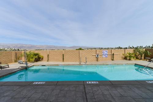 Swimming pool, Holiday Inn Express Indio in Indio (CA) Swimming pool, Holiday Inn Express Indio in Indio (CA)