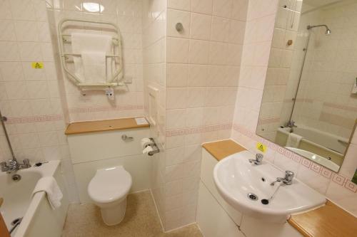 Baño, Royal Oak by Greene King inns in Greasby Baño, Royal Oak by Greene King inns in Greasby