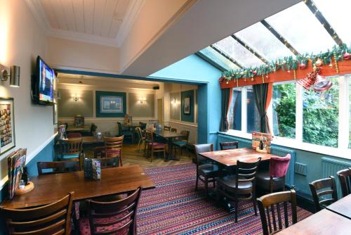 Restaurante, Royal Oak by Greene King inns in Greasby Restaurante, Royal Oak by Greene King inns in Greasby