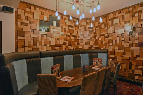 Restaurante, Royal Oak by Greene King inns in Greasby Restaurante, Royal Oak by Greene King inns in Greasby