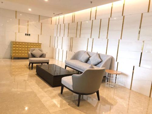 Gold Coast PIK Sea View Apartments by LongeSuites in Cengkareng Gold Coast PIK Sea View Apartments by LongeSuites in Cengkareng