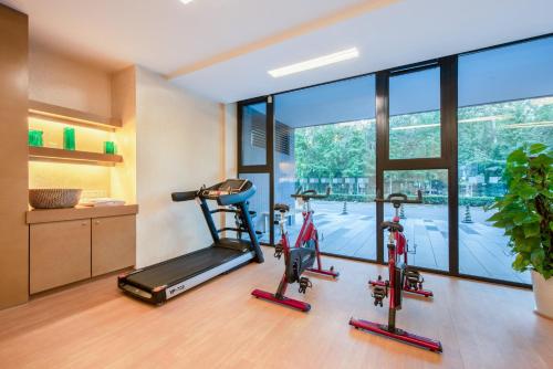 Fitness center, Holiday Inn Express Beijing Airport Zone in Capital Int'l Airport & New Int'l Exhibition Fitness center, Holiday Inn Express Beijing Airport Zone in Capital Int'l Airport & New Int'l Exhibition