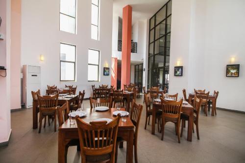 Restaurant, Golden Pier City Hotel in Colombo Port Area Restaurant, Golden Pier City Hotel in Colombo Port Area