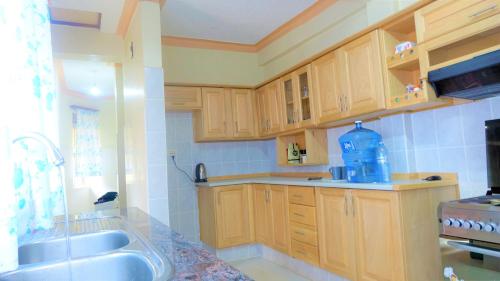 Cocina, Luxury Acacia Villa with Kampala's Best View in Kampala Cocina, Luxury Acacia Villa with Kampala's Best View in Kampala
