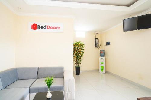 Lobby, RedDoorz Syariah near Exit Toll Ciawi in Ciawi Lobby, RedDoorz Syariah near Exit Toll Ciawi in Ciawi