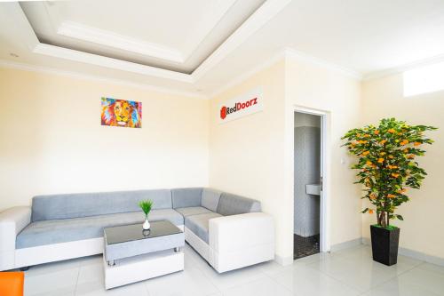 RedDoorz Syariah near Exit Toll Ciawi in Ciawi RedDoorz Syariah near Exit Toll Ciawi in Ciawi
