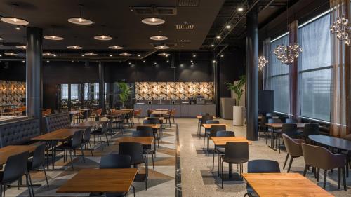 Restaurant, Break Sokos Hotel Flamingo near Helsinki Airport Restaurant, Break Sokos Hotel Flamingo near Helsinki Airport