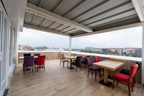 Balcony/terrace, World Point Hotel Besyol in Bakirkoy Balcony/terrace, World Point Hotel Besyol in Bakirkoy