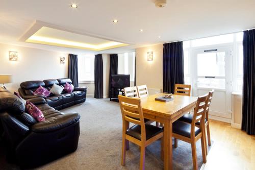 Queens Mansions: Elizabeth Suite in Bispham Queens Mansions: Elizabeth Suite in Bispham