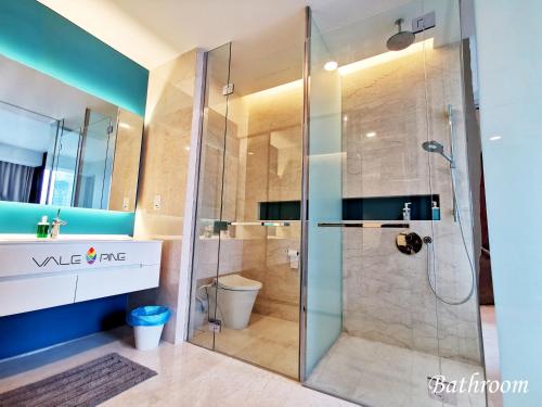 Bathroom, Tropicana The Residences by Vale Pine near Jln Raja Muda Musa Bathroom, Tropicana The Residences by Vale Pine near Jln Raja Muda Musa