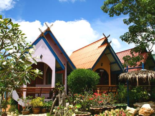 Фасада на хотела, Pong Phen Guesthouse in Канчанабури Фасада на хотела, Pong Phen Guesthouse in Канчанабури