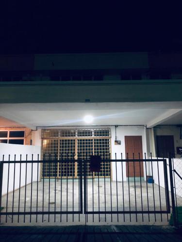 Casa di 25 m² con 3 camera(e) e 3 bagno(i) privato(i) in zona Kampung Keriang Dan (Fateh Homestay (Perlis)) in Kampung Keriang Dan Casa di 25 m² con 3 camera(e) e 3 bagno(i) privato(i) in zona Kampung Keriang Dan (Fateh Homestay (Perlis)) in Kampung Keriang Dan