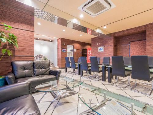 Előcsarnok, Hotel Chuo Oasis in Oszaka déli része Előcsarnok, Hotel Chuo Oasis in Oszaka déli része