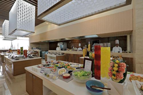 Food and beverages, Radisson Blu Hotel Greater Noida in Greater Noida Food and beverages, Radisson Blu Hotel Greater Noida in Greater Noida