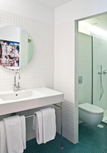 This photo about One Shot Prado 23 shared on HyHotel.com